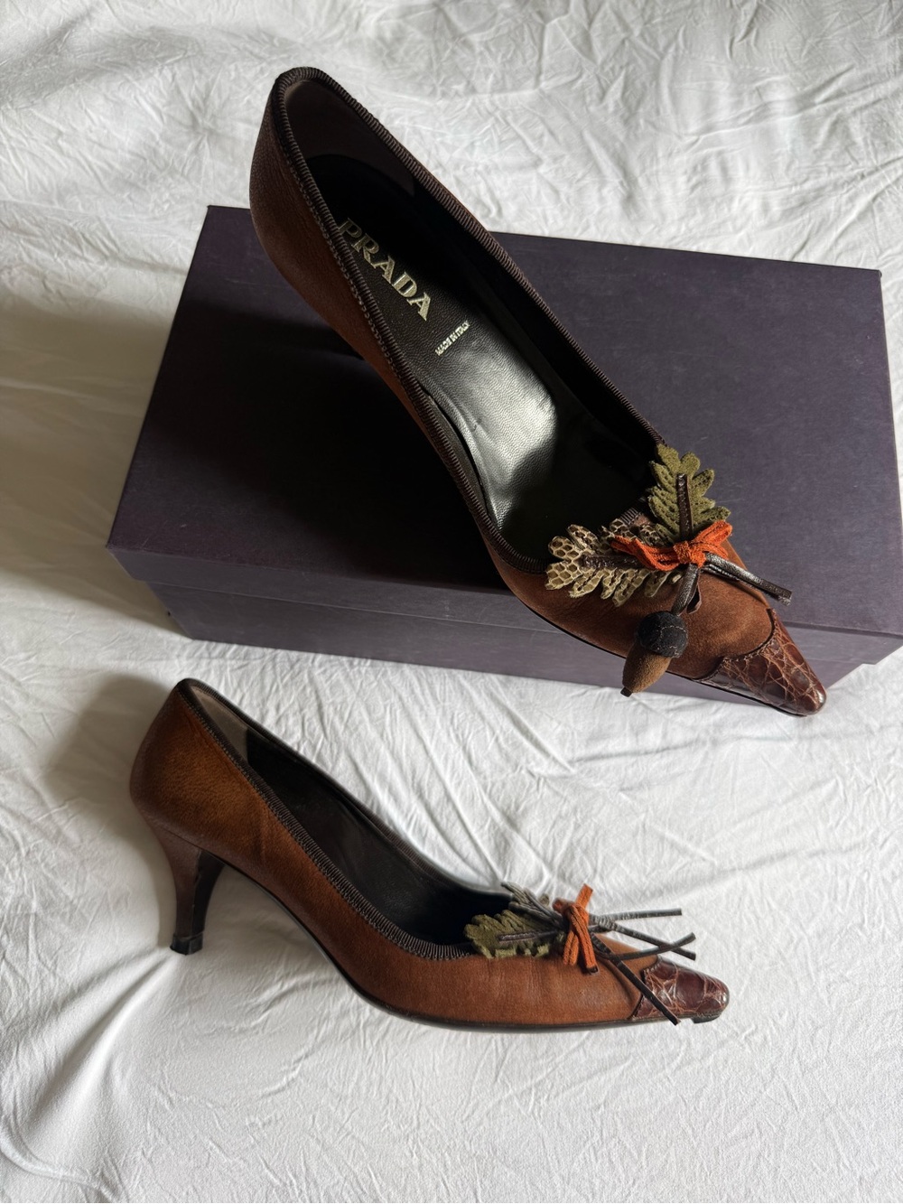 Prada Rare Vintage Brown leather Pointed-Toe Pumps with Leaf Appliqué and acorn